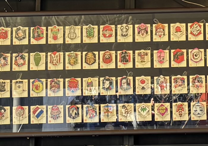 浅草寺 納めの観音ご縁日「羽子板市」