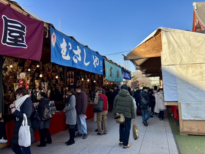 浅草寺 納めの観音ご縁日「羽子板市」