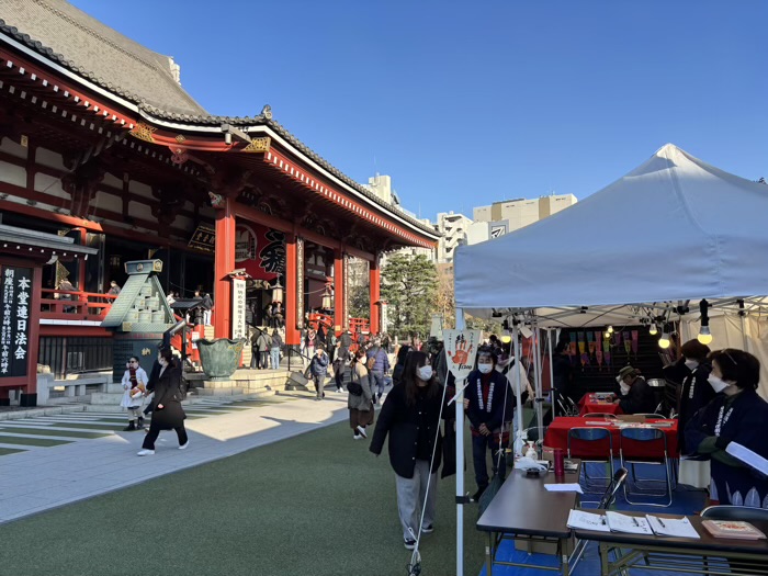 浅草寺 納めの観音ご縁日「羽子板市」
