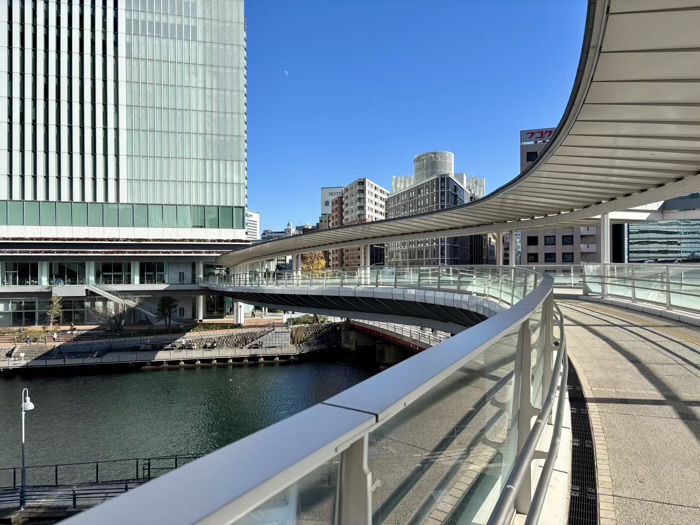 馬車道　ブック＆カフェ「HAMARU」