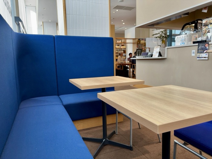 馬車道　ブック＆カフェ「HAMARU」