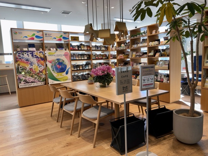 馬車道　ブック＆カフェ「HAMARU」