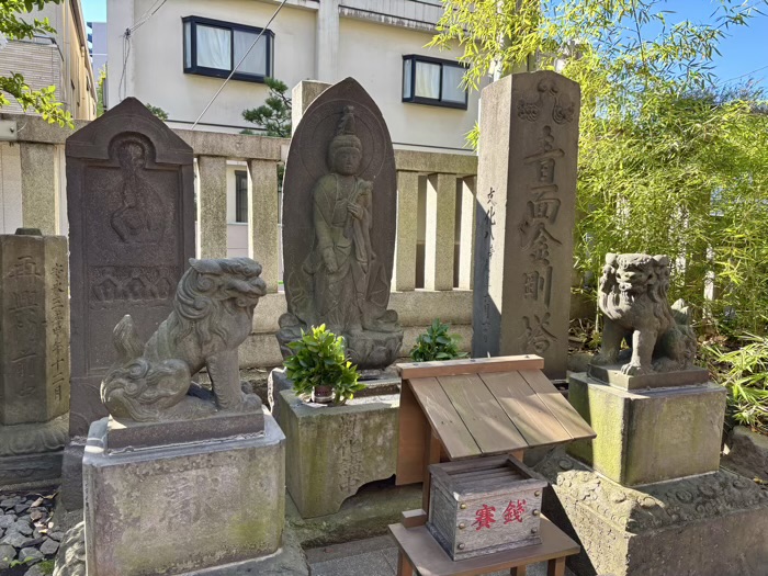 南千住　素盞雄神社　地蔵堂（庚申塔群三基）