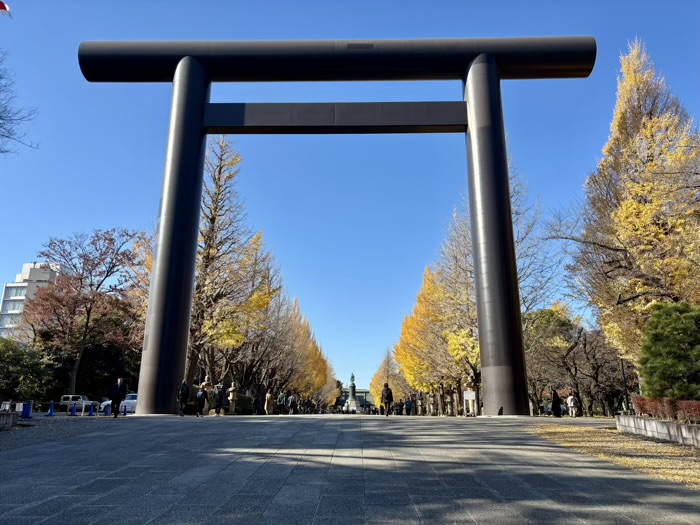 九段下 靖国神社 イチョウ並木