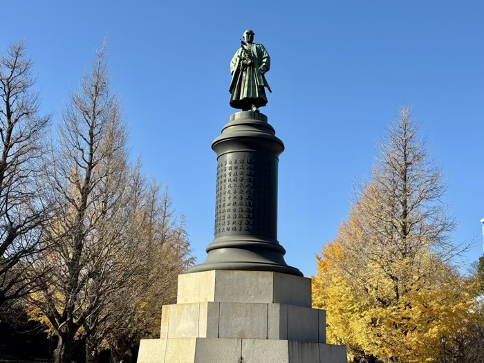 九段下 靖国神社 イチョウ並木
