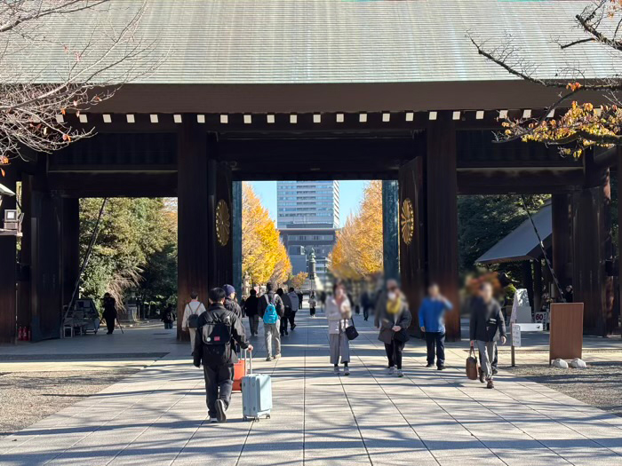 九段下 靖国神社 イチョウ並木