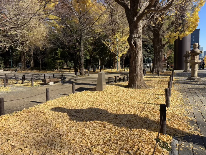 九段下 靖国神社 イチョウ並木