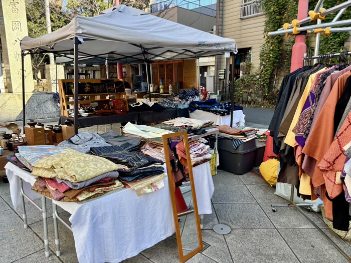 江東区　門前仲町　富岡八幡宮（深川八幡）　骨董市