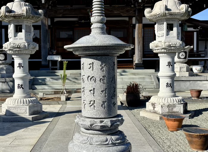 秦野　西光寺　梵字が書かれ仏塔