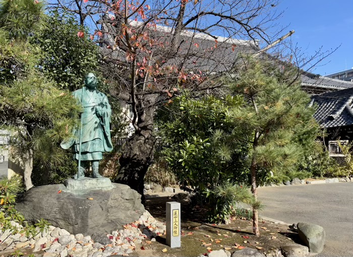 浅草 東本願寺 蓮如上人像