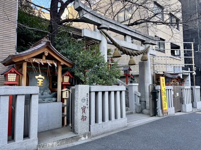 麻布十番　十番稲荷神社　七福神「宝船」