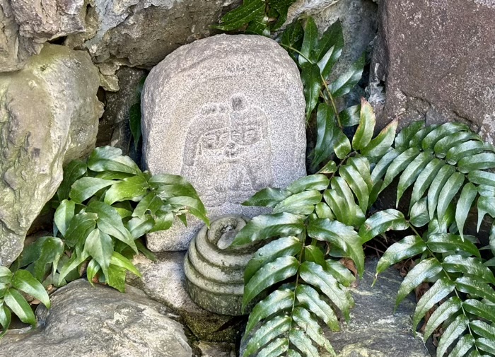 横浜　羽衣町厳島神社　銭洗辨天社