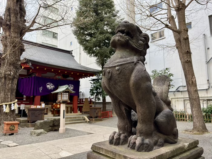 茅場町　日本橋日枝神社　運気上昇上向き狛犬