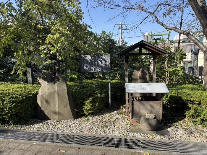 新宿神楽坂 赤城神社 観音様・俳人巻阿の碑