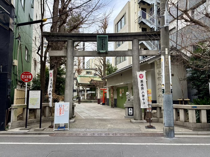 浅草橋　銀杏岡八幡神社