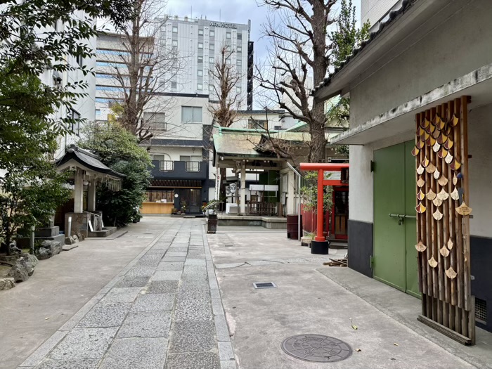 浅草橋　銀杏岡八幡神社