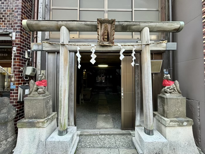 上野 箭弓稲荷神社