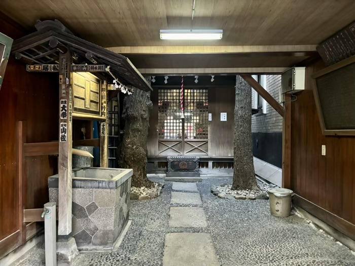 上野 箭弓稲荷神社