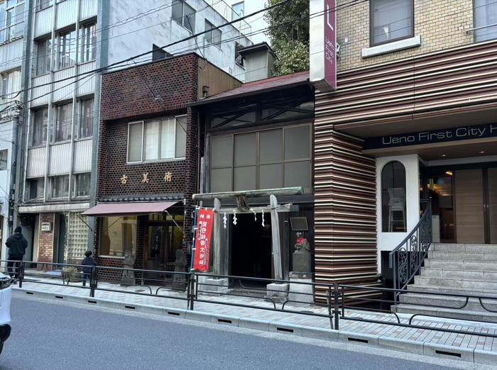 上野 箭弓稲荷神社