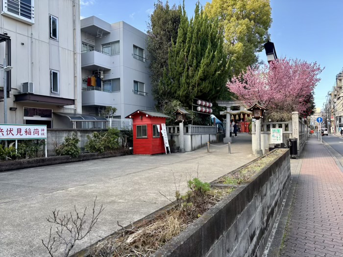 川崎市　京濱伏見稲荷神社　駐車場