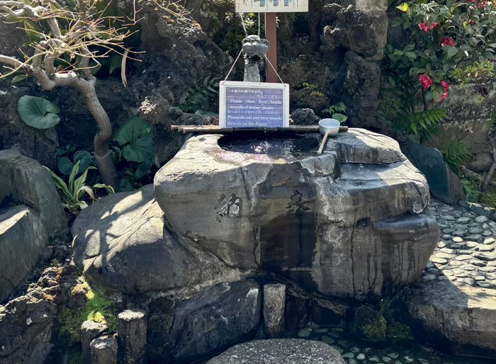 台東区　浅草寺 鎮護堂　人気の泉