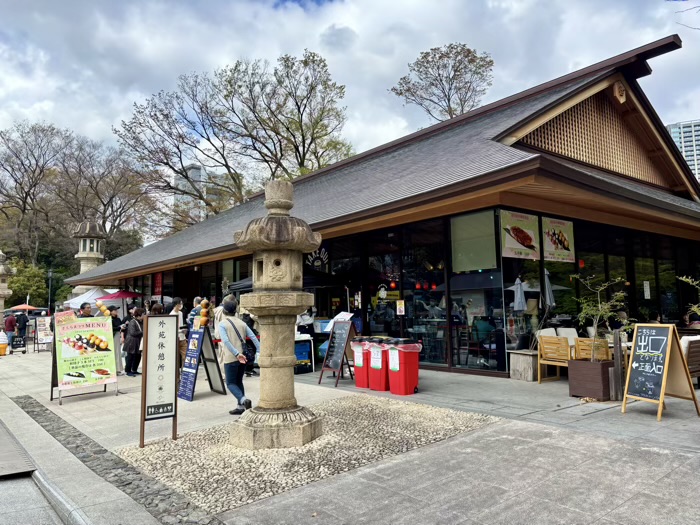 九段下 靖国神社 桜 アティックルーム靖國外苑と靖國八千代食堂