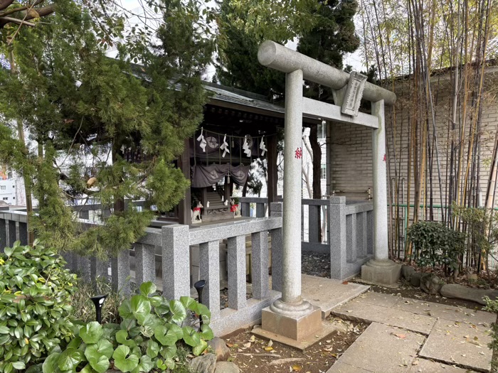 市ヶ谷　市谷亀岡八幡宮　出世稲荷神社