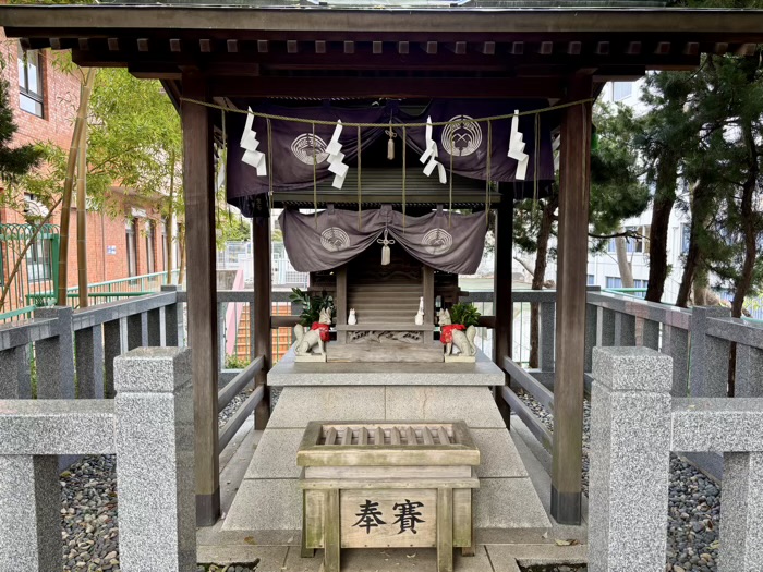 市ヶ谷　市谷亀岡八幡宮　出世稲荷神社