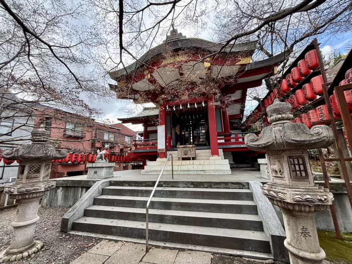 市ヶ谷　市谷亀岡八幡宮　茶ノ木稲荷神社