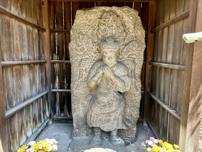 江東区　本誓寺　石造迦楼羅立像