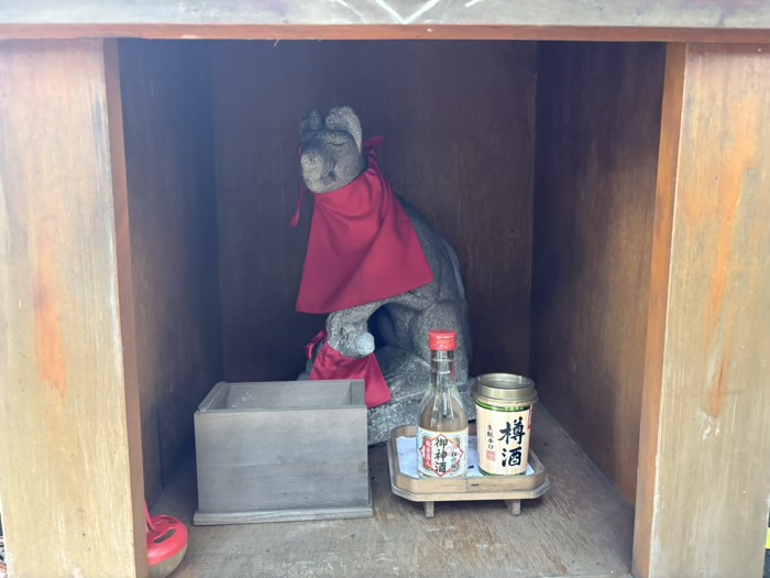 武蔵小山　三谷八幡神社　子持ちの神狐像