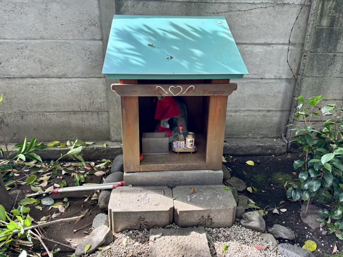 武蔵小山　三谷八幡神社　子持ちの神狐像