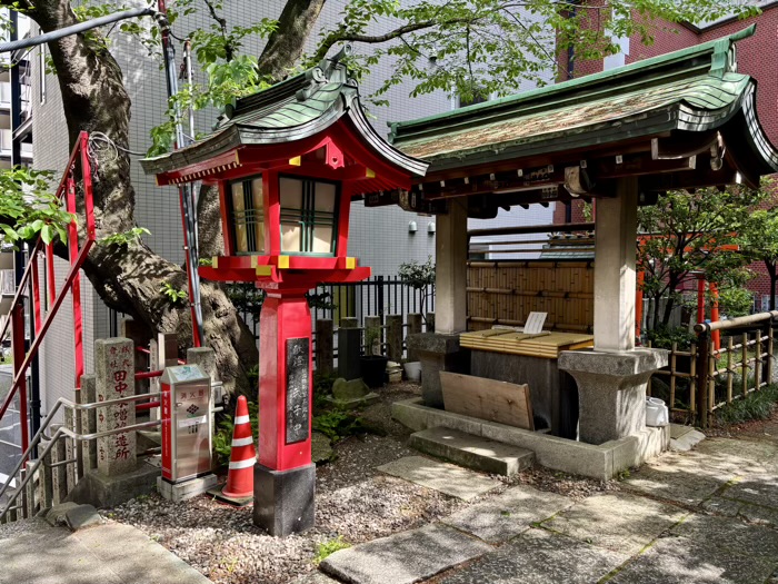港区　三田春日神社