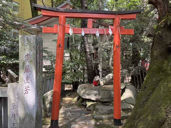 西早稲田 水稲荷神社 耳欠け神狐さん