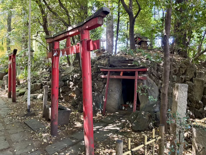 西早稲田 水稲荷神社 冨塚古墳 狐穴