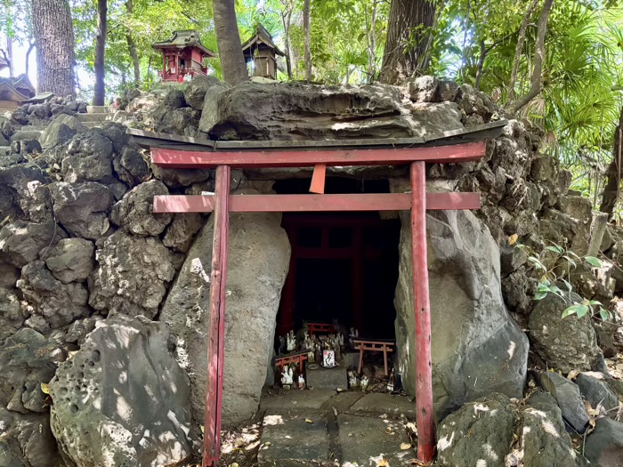 西早稲田 水稲荷神社 冨塚古墳 狐穴