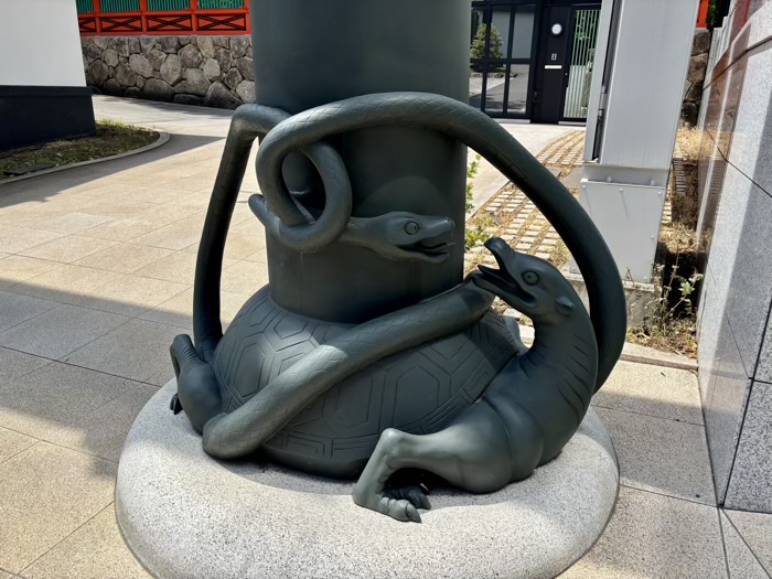 西早稲田　穴八幡宮　北参道の青銅鋳物製大鳥居
