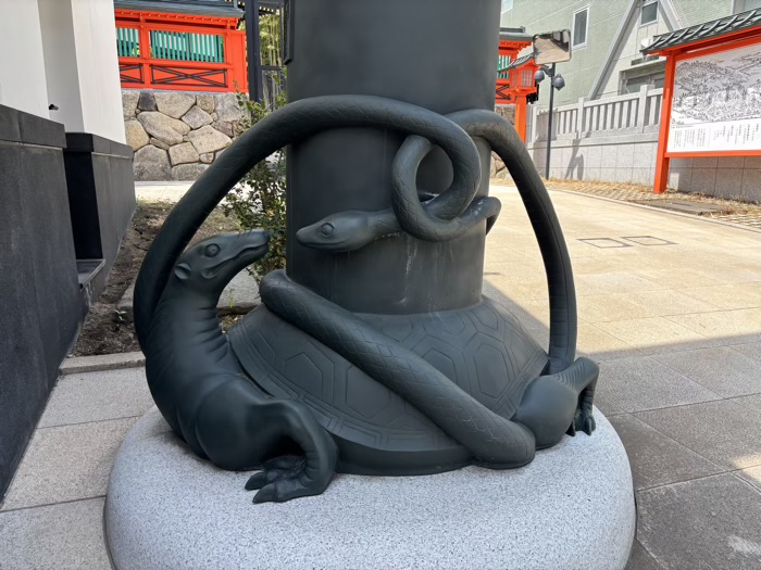 西早稲田　穴八幡宮　北参道の青銅鋳物製大鳥居
