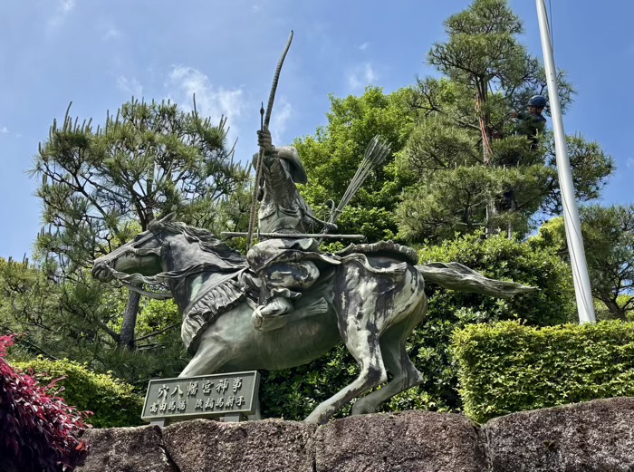 西早稲田　穴八幡宮　流鏑馬像