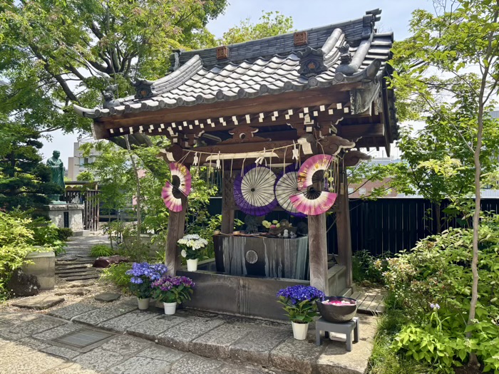 西早稲田　萬年山 法輪寺　花手水