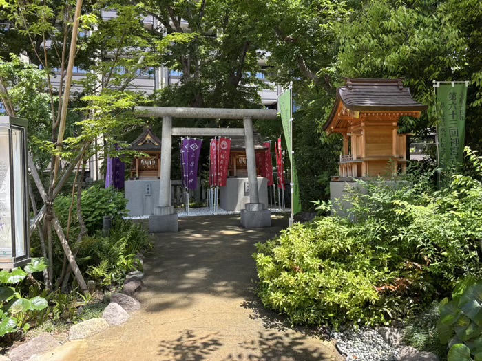 港区　西久保八幡神社　神宮遙拝殿・人麿社・稲荷社