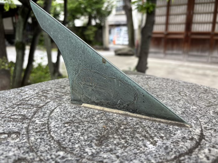 向島 牛嶋神社 日時計