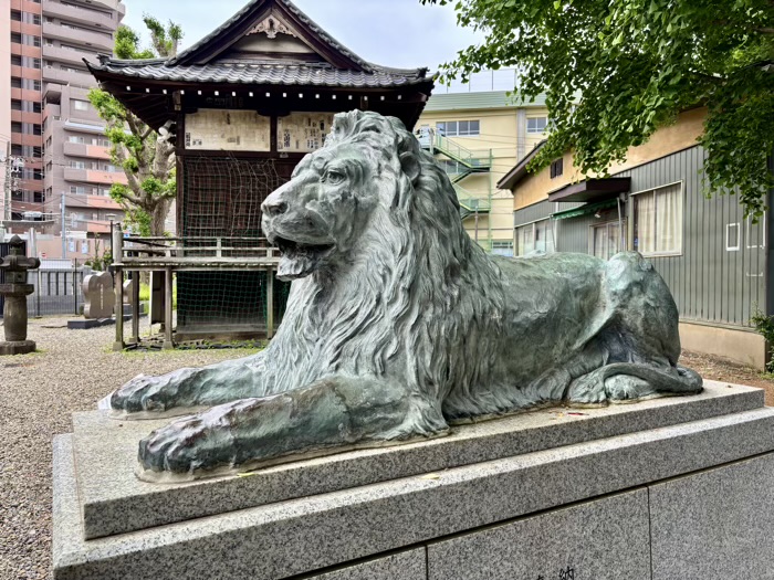 向島 三囲神社 ライオン像