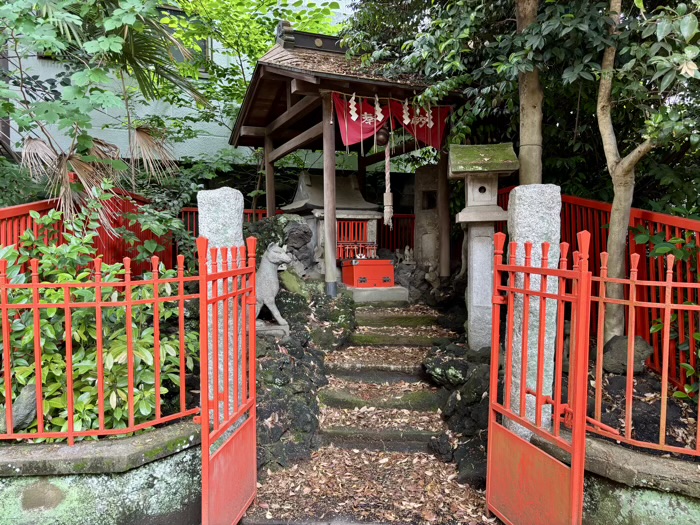 向島 三囲神社 白狐祠