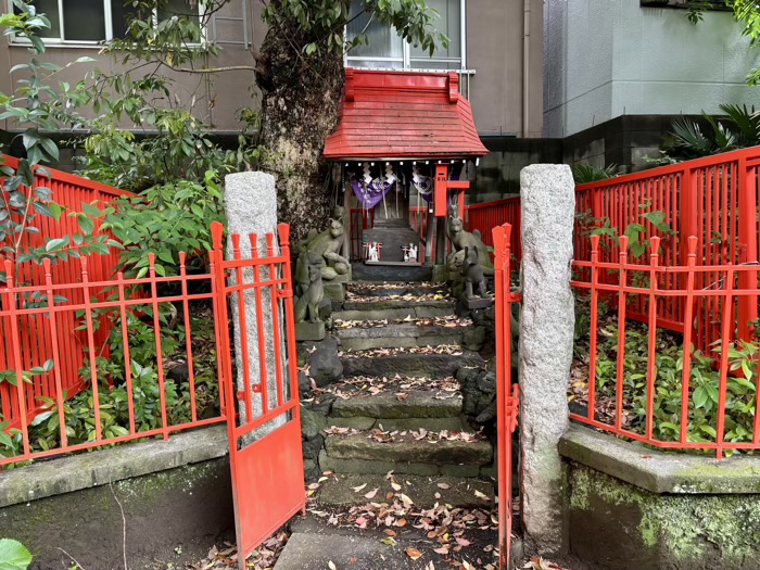 向島 三囲神社 白狐祠