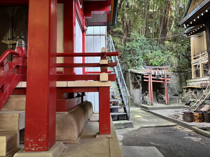 三田 御田八幡神社 石祠(稲荷社)