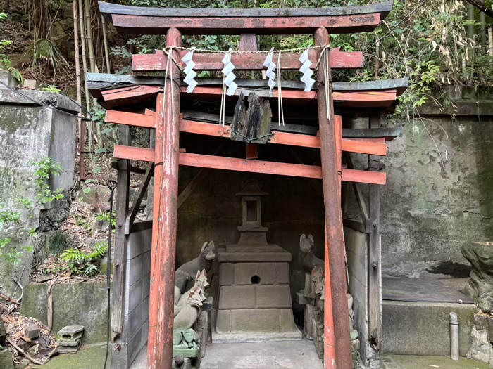 三田 御田八幡神社 石祠(稲荷社)