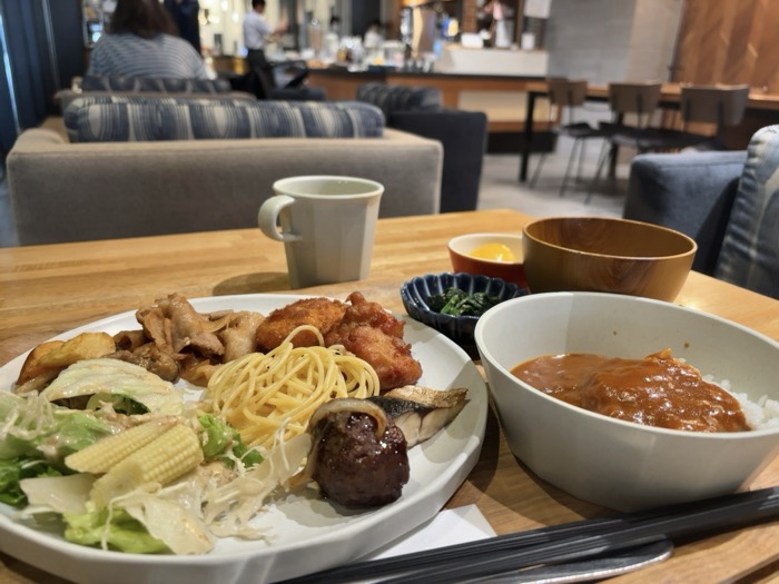 港区高輪　バンブルビーカフェ