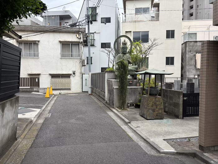 文京区　本郷薬師堂　十一面観世音菩薩坐像