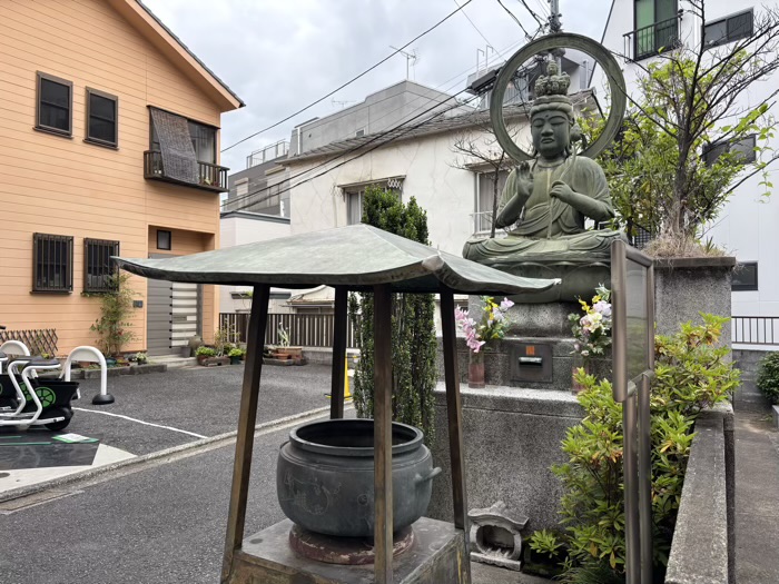 文京区　本郷薬師堂　十一面観世音菩薩坐像
